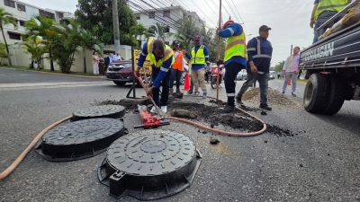 CORAASAN y Alcaldía de Santiago inician operativo de colocación de tapas de aguas residuales y pluviales